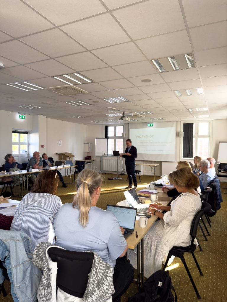 Frivillige fra lokalafdelinger samlet til drøftelser under CCF – Foreningen for tarmsyge’s årsmøde 2025