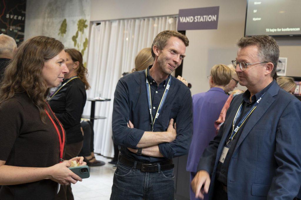 Deltagere i samtale under Danske Handicaporganisationers repræsentantskabsmøde i Kolding 2025.